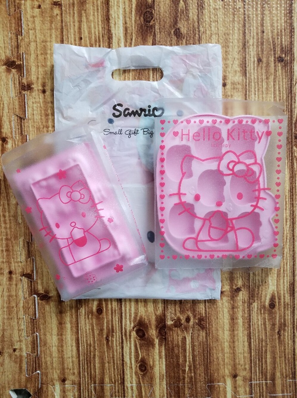 Sanrio Hello Kitty Pink Silicone Mold Set Chocolate Tray Freezer TEAMMOLD